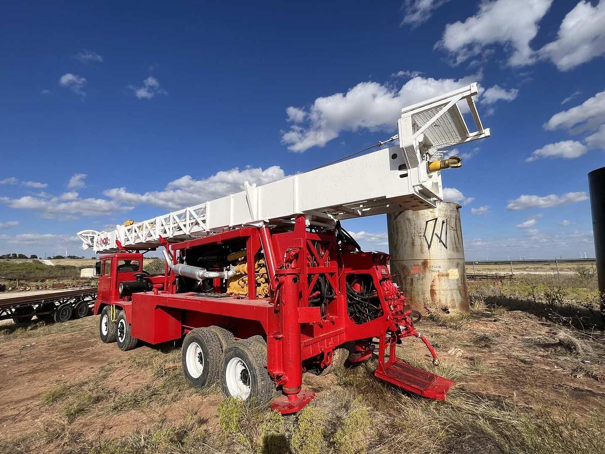Used 1981 CHICAGO PNEUMATIC CP700 TOP DRIVE WATER WELL DRILLING RIG Package