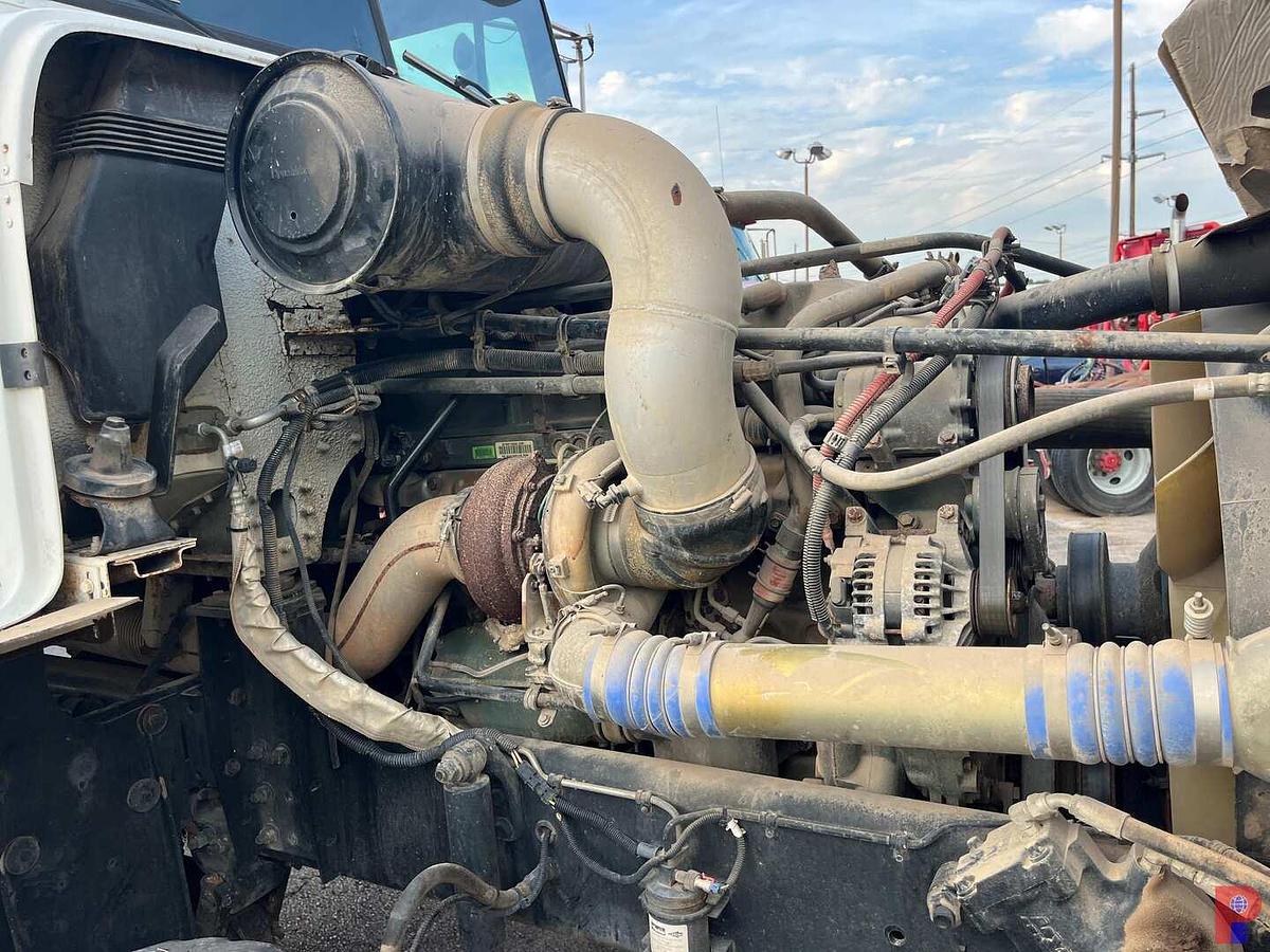 Used 2006 FREIGHTLINER FLD120 SD T/A 60K HYD WINCH BED TRUCK