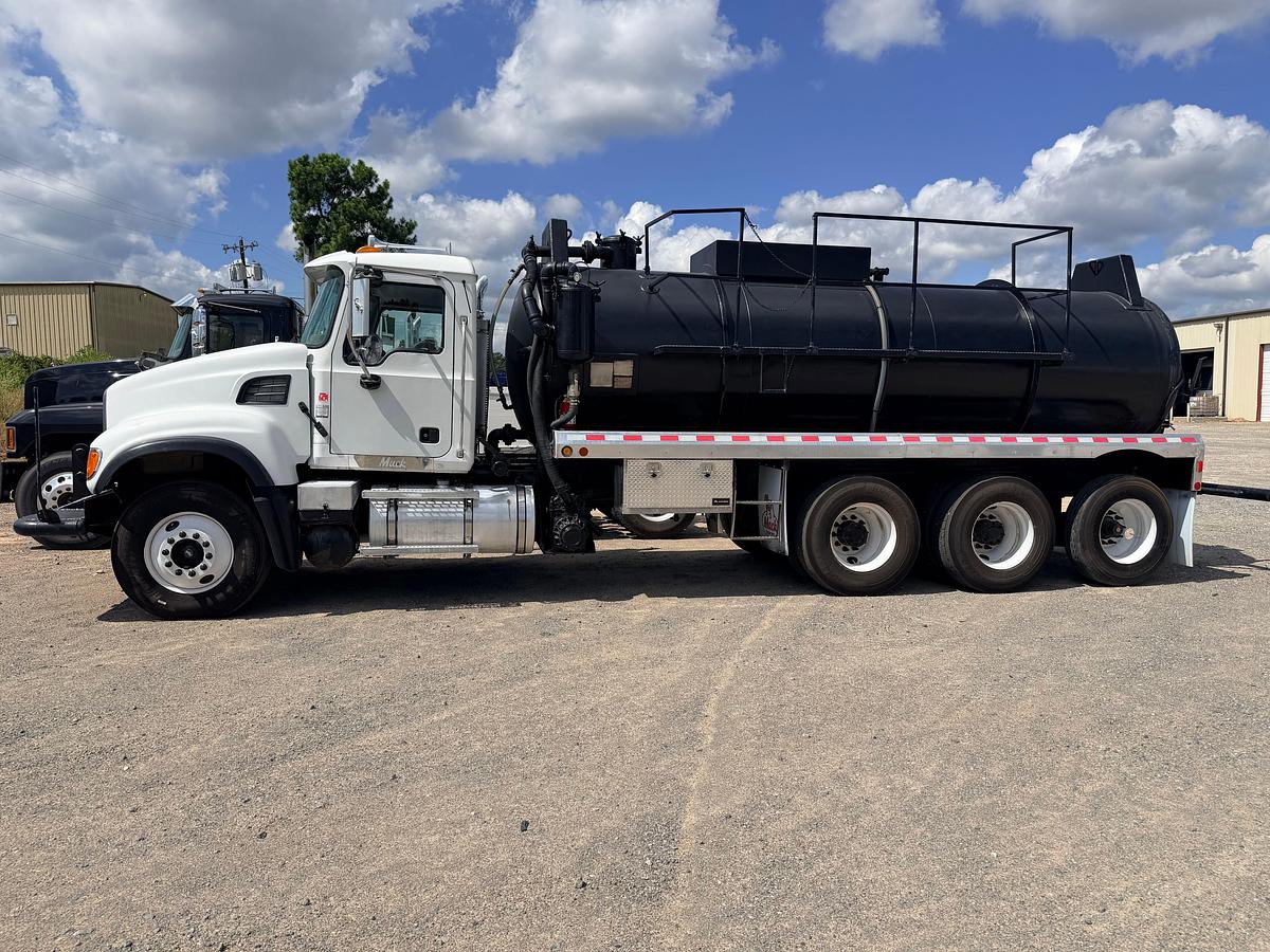 Used 2007 MACK CV713 TRI-DRIVE DAYCAB VACUUM TRUCK