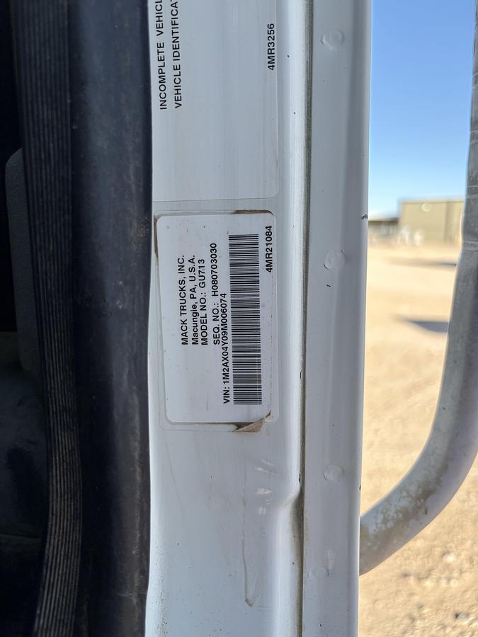 Used 2009 MACK GRANITE GU713 T/A WINCH / VACUUM TRUCK