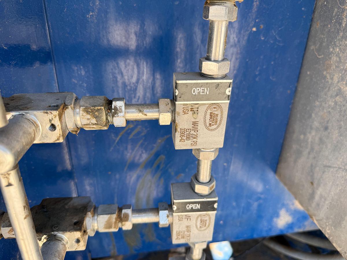 Used SELF CONTAINED 20K WP GREASE INJECTION UNIT COMBO P/B 8.4-KW ISUZU DIESEL GENERATOR