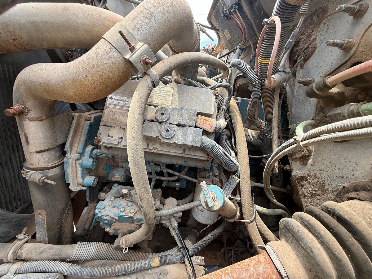 Used 2000 INTERNATIONAL 4800 4X4 S/A SPILT DRUM WIRELINE TRUCK