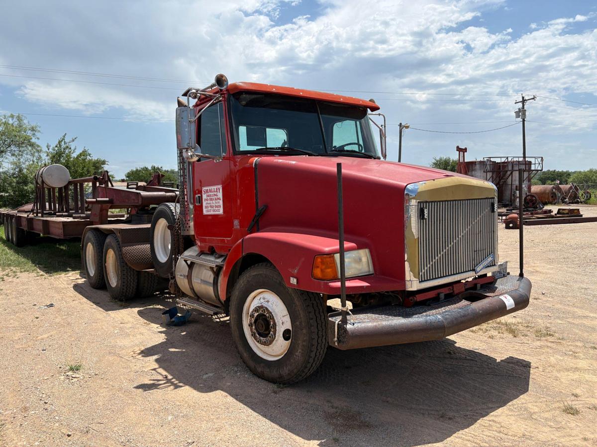 Used 1994 WHITE GMC WCA T/A DAYCAB WINCH TRUCK