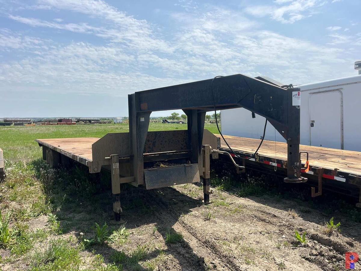 Used SHOPBUILT 32’ GN FLATBED TRAILER