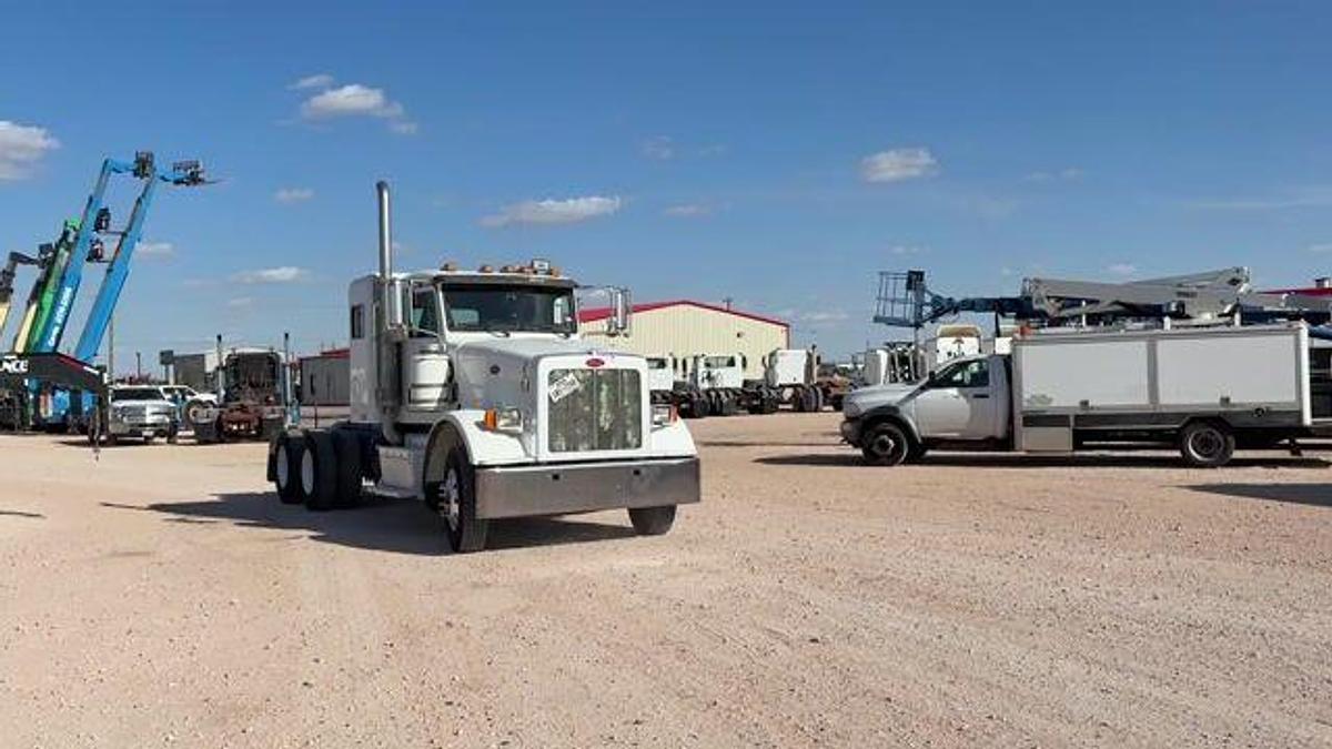 Used 2011 PETERBILT 367 T/A 36” SLEEPER VACUUM TRUCK