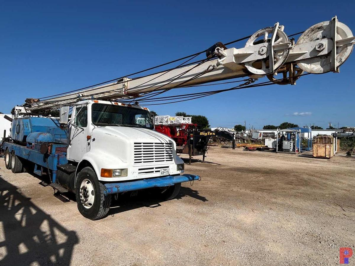 Used STEWART & STEVENSON DD 13" SGL SQUARE POLE RIG MTD ON 2002 INTERNATIONAL 8100 T/A TRUCK