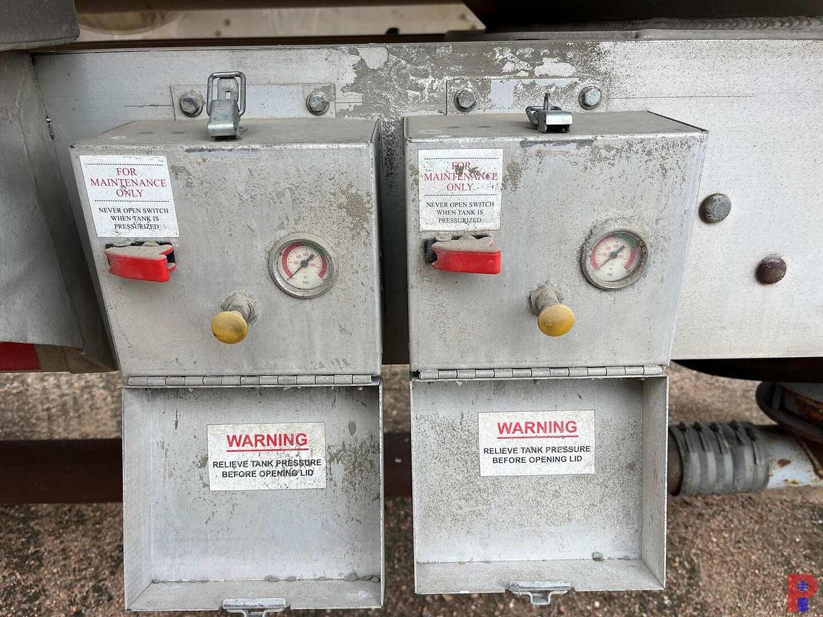 Used 2006 HEIL 1,000 CU. FT. PNEUMATIC BULK TRAILER W/ BLOWER