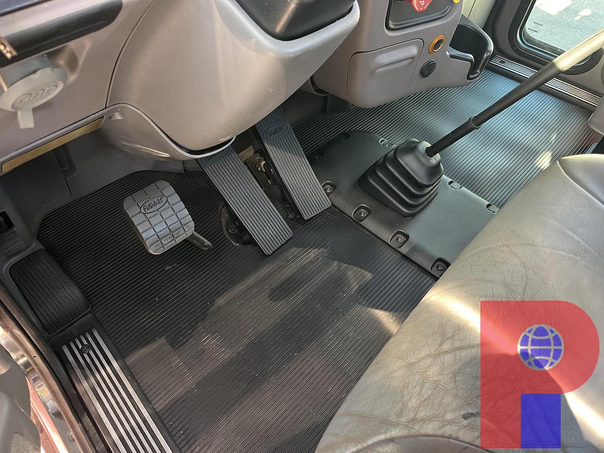 Used 2018 PETERBILT 389 T/A DAY CAB TRUCK (GLIDER KIT)