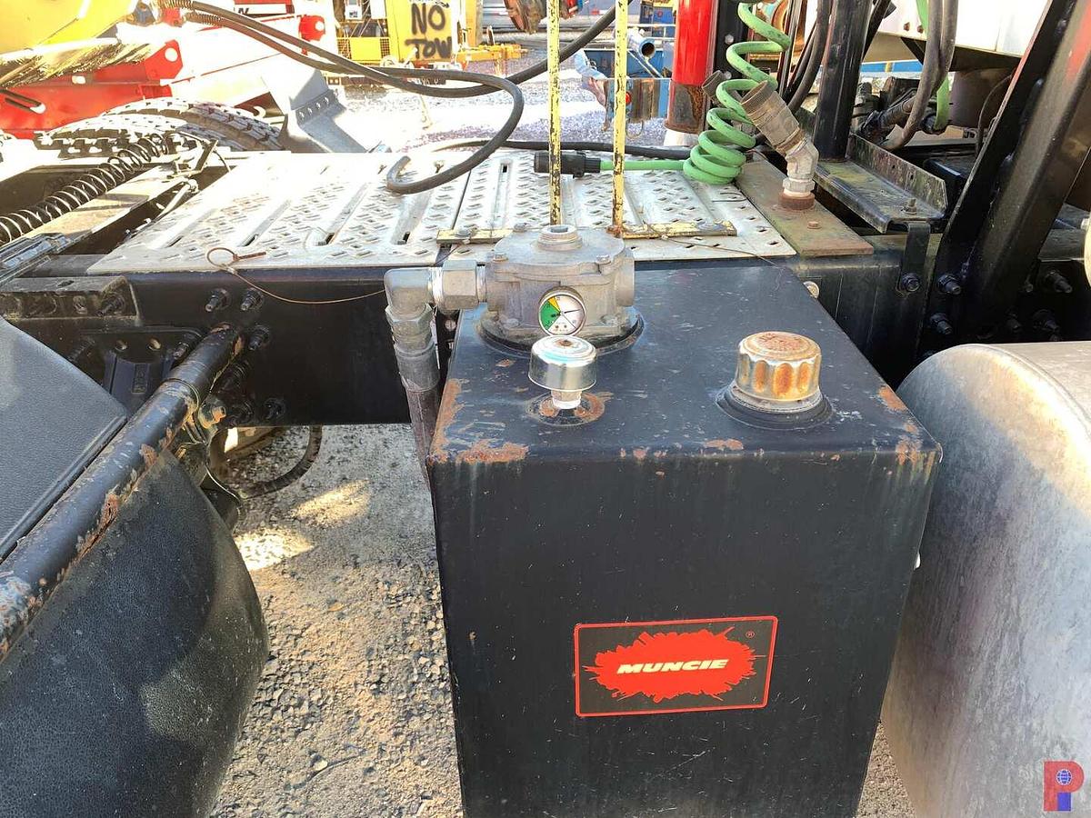 Used 2013 MACK PINNACLE SLEEPER TRUCK