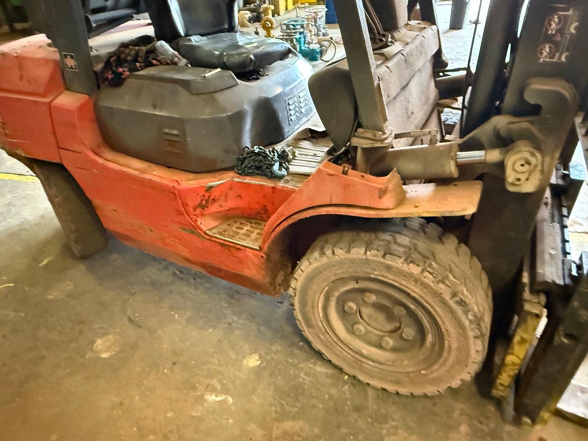 Used TOYOTA 7FGU35 7.3K LB FORKLIFT
