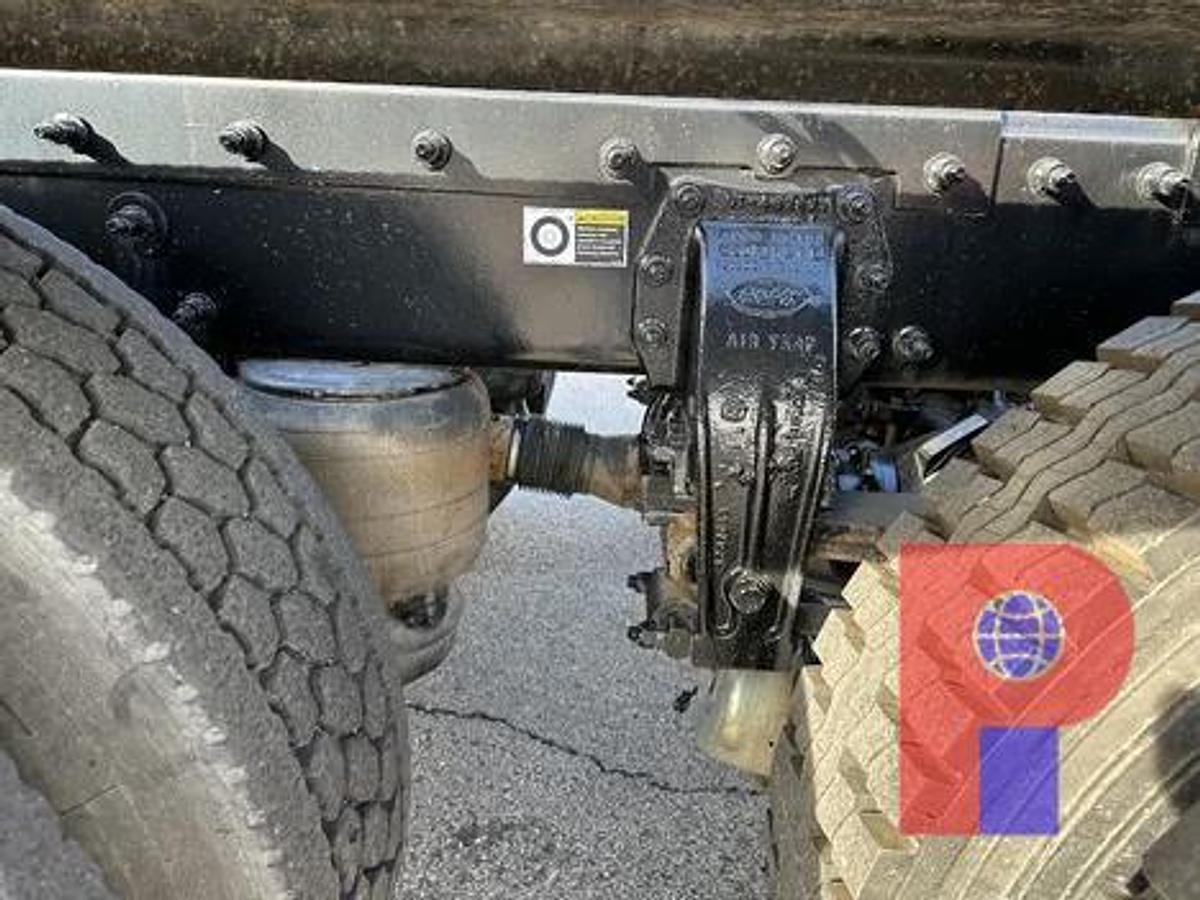 Used 2013 PETERBILT 384 T/A DAY CAB TRUCK TRACTOR