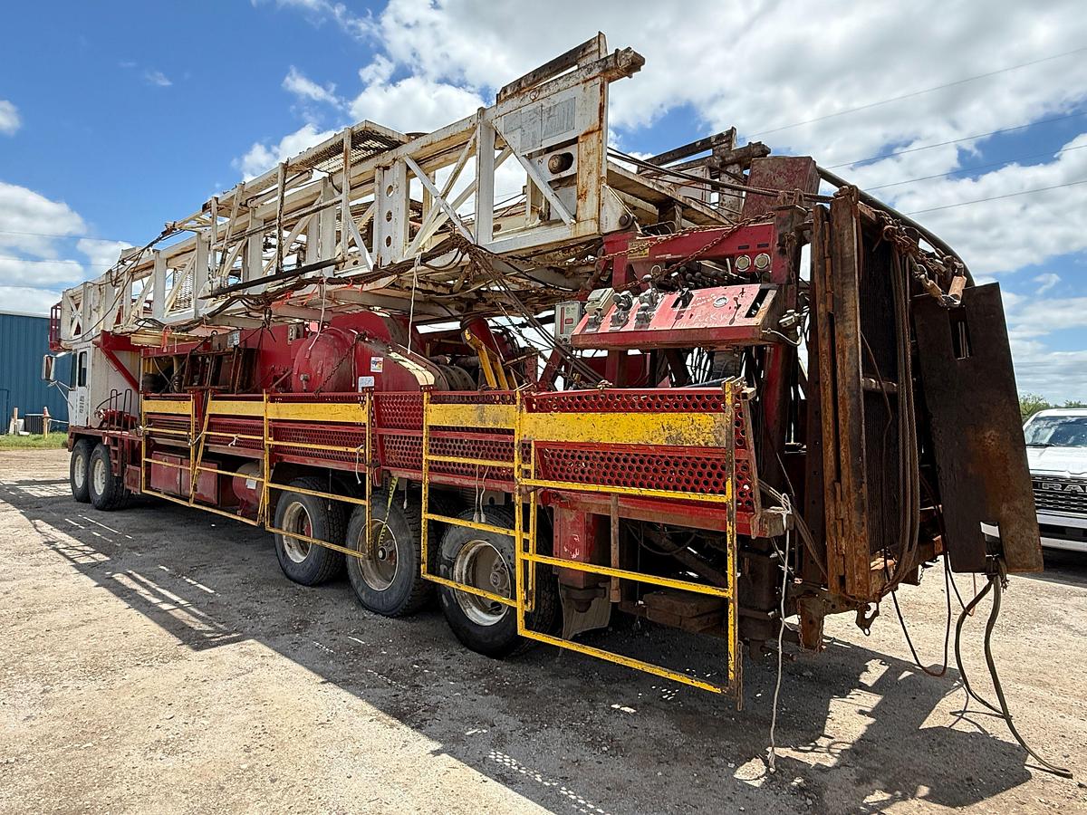 Used 2008 LOADCRAFT 550 DD 96’-225K 5-AXLE WELL SERVICE WORKOVER RIG