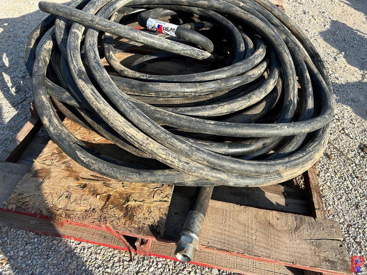 Used PALLET W/ 1.25” 1,800 PSI HYDRAULIC HOSE