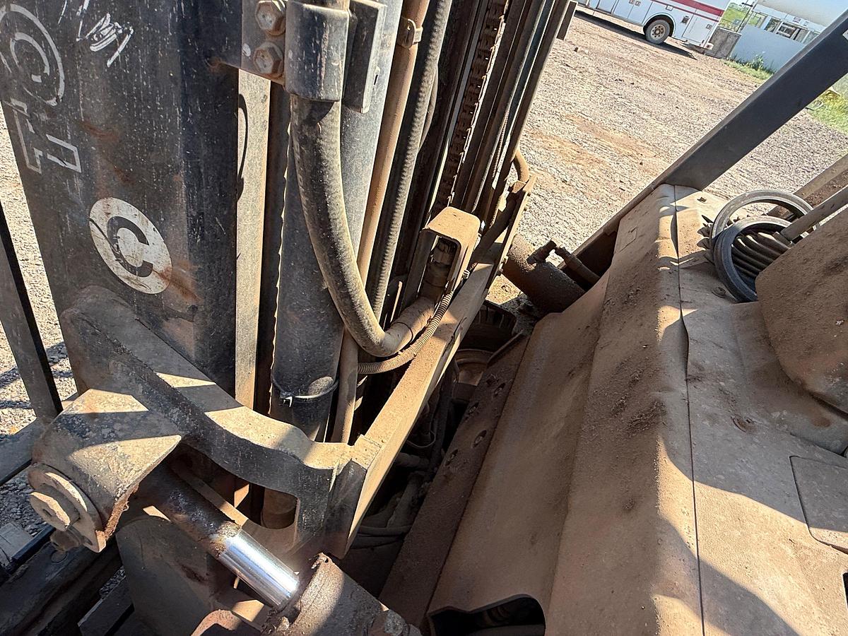 Used TOYOTA 7FGU25 G/LP 4,550 LBS FORKLIFT (inoperable)