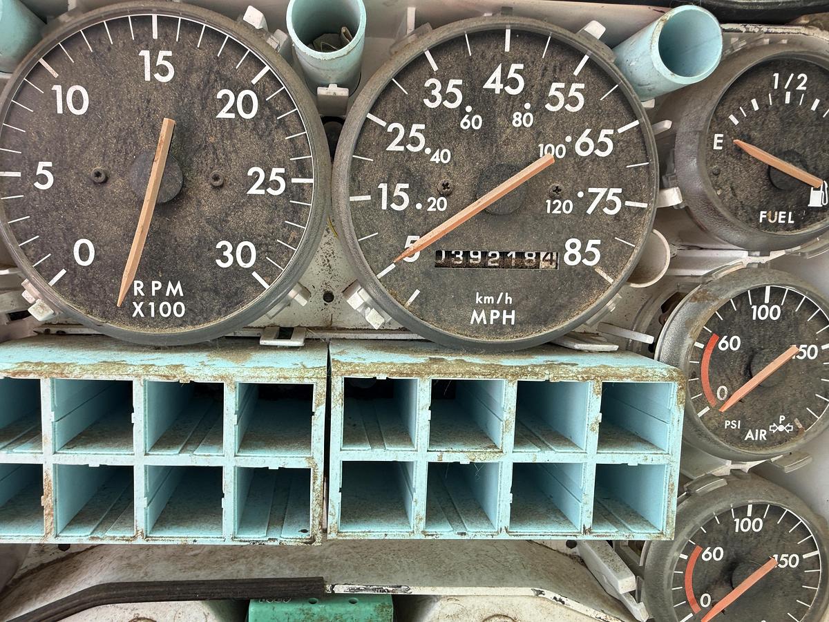 Used 1996 FREIGHTLINER FL70 S/A 24’ ENCLOSED 20K WP TUBING TEST TRUCK