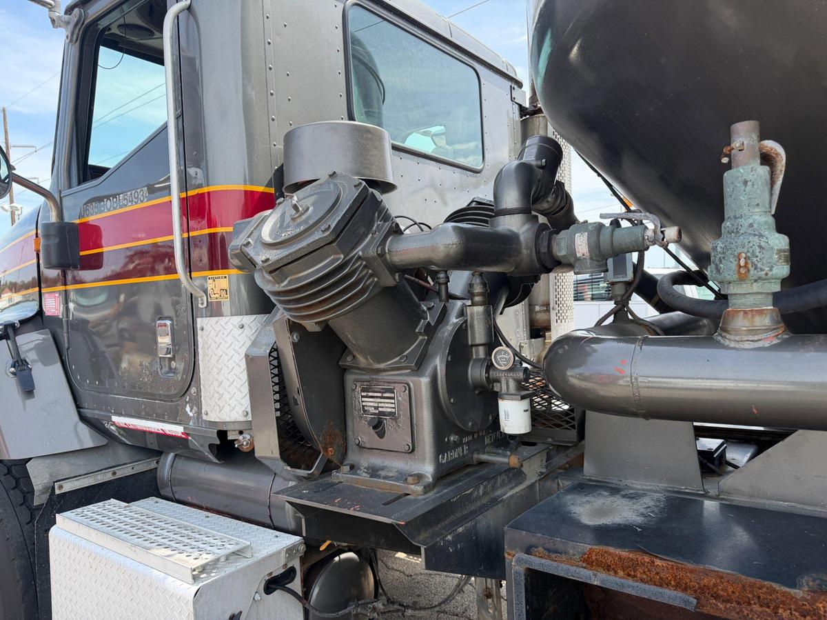 Used 2005 International Paystar 5600I Bobtail Bulk Cement Truck