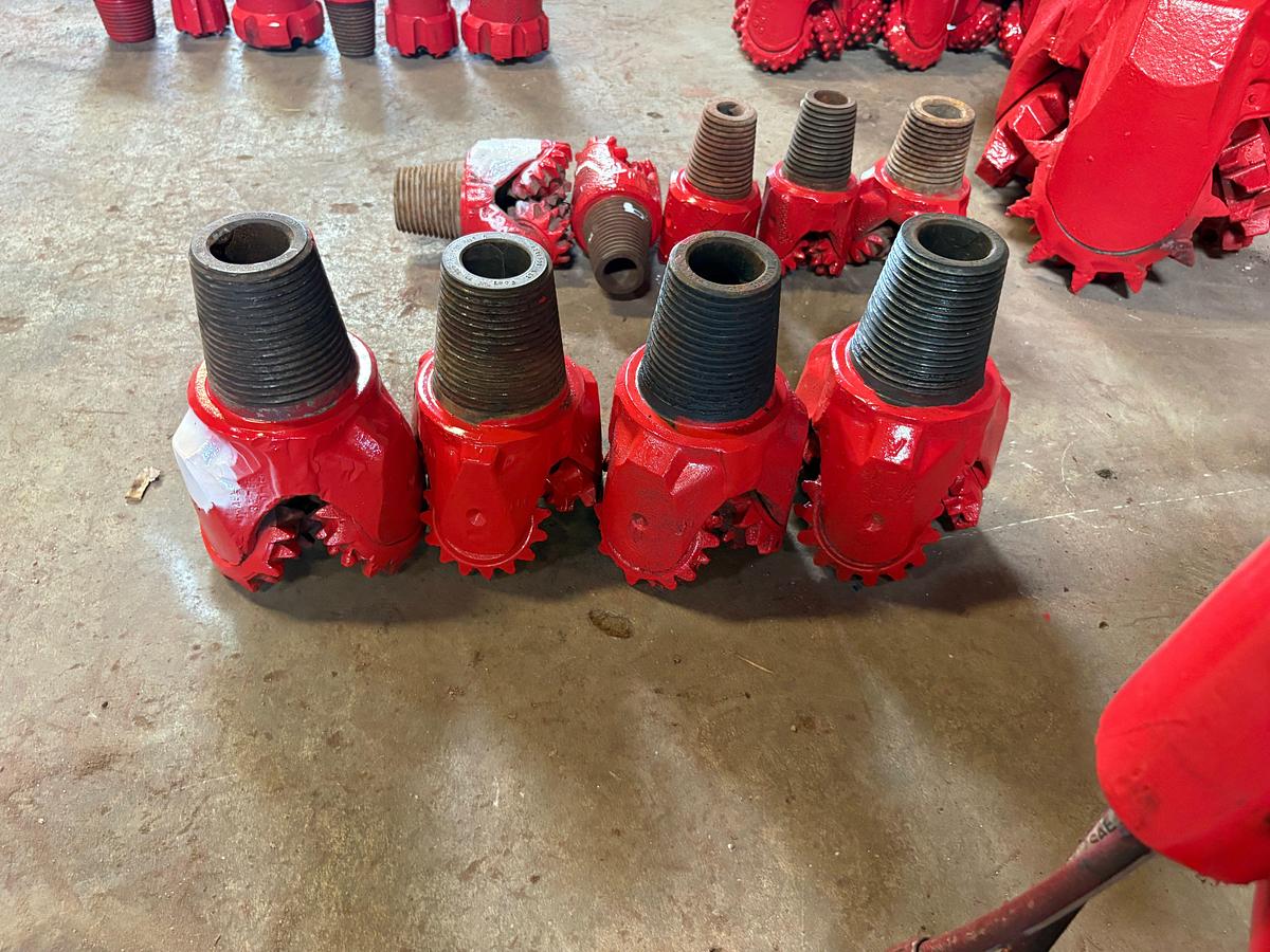 Used (4x$) 5-7/8” to 6-1/4” tricone drill bits