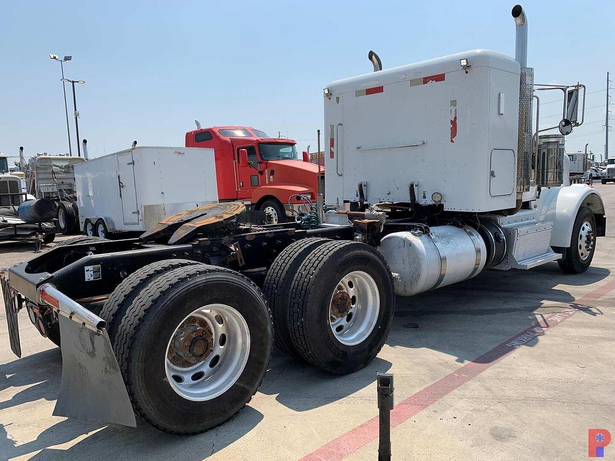 Used 2013 PETERBILT 367 T/A SLEEPER TRUCK