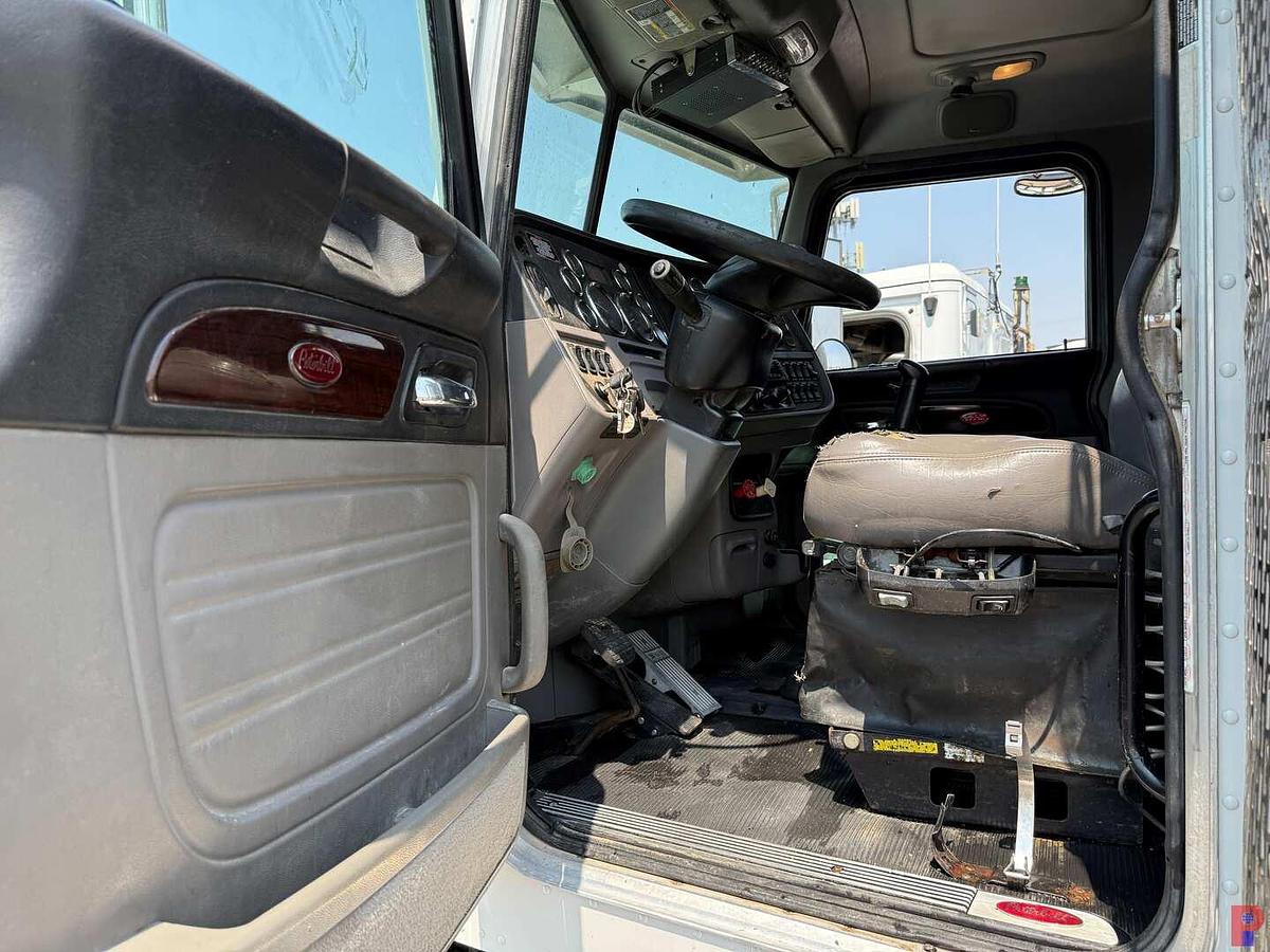 Used 2013 PETERBILT 367 T/A SLEEPR TRUCK