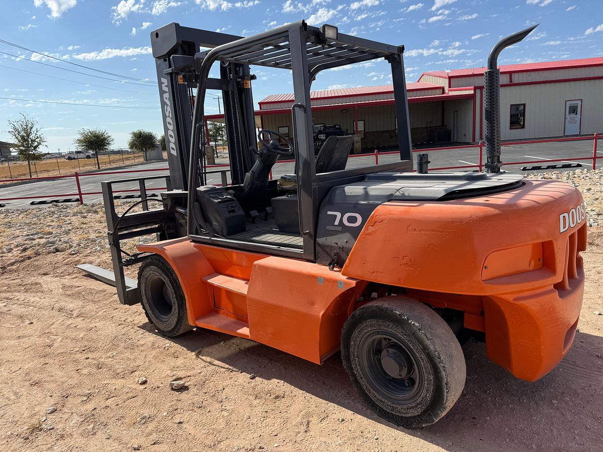 Used 2012 Doosan D70S-5 13,550lbs forklift