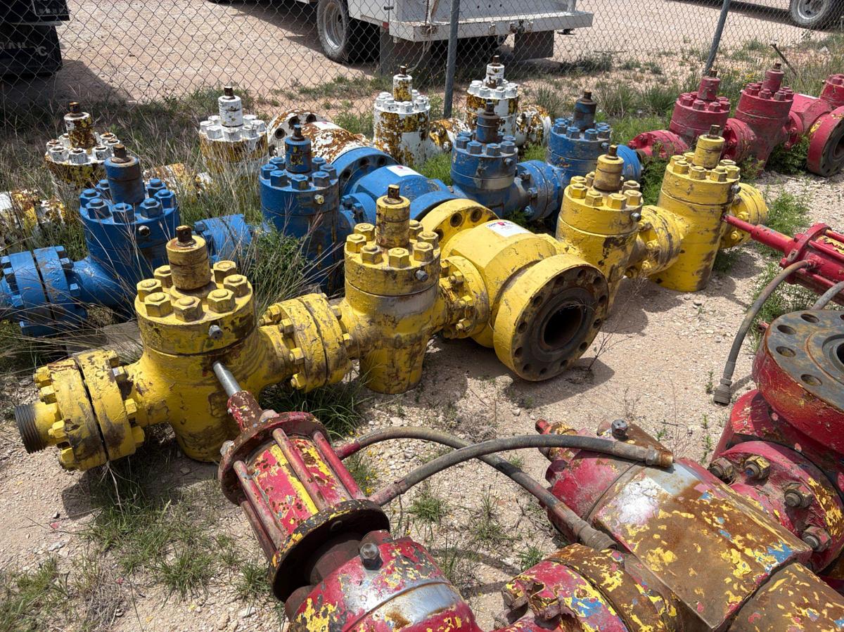 Used 7-1/16” x 4” fluid cross w/ (4) 4” 10k gate valves