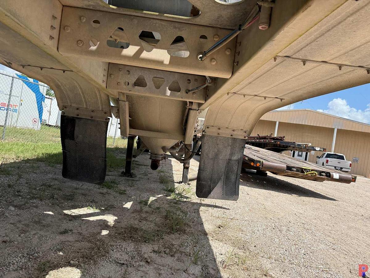 Used 2014 TRAIL KING 1350 CF T/A SELF-CONTAINED DRY BULK CEMENT TRAILER