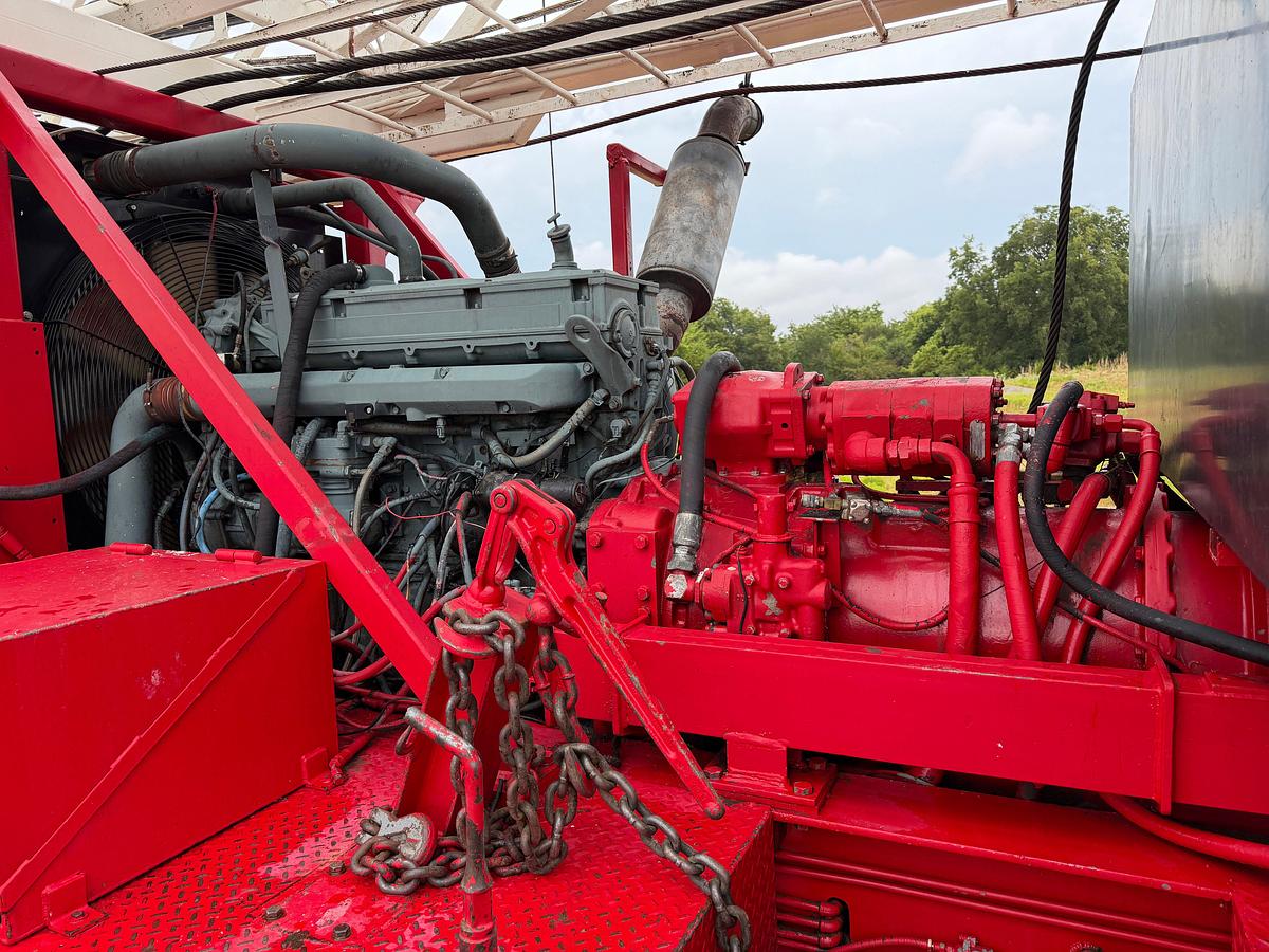 Used 1985 Taylor 550 Well Service Rig, 104 x 250k Mast