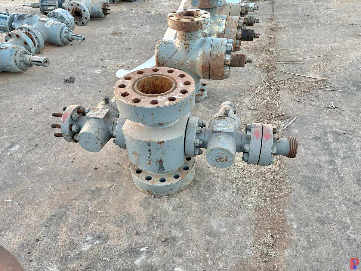 Used (1) 7-1/16” FLUID CROSS W/ (2) 2-1/16” GATE VALVES