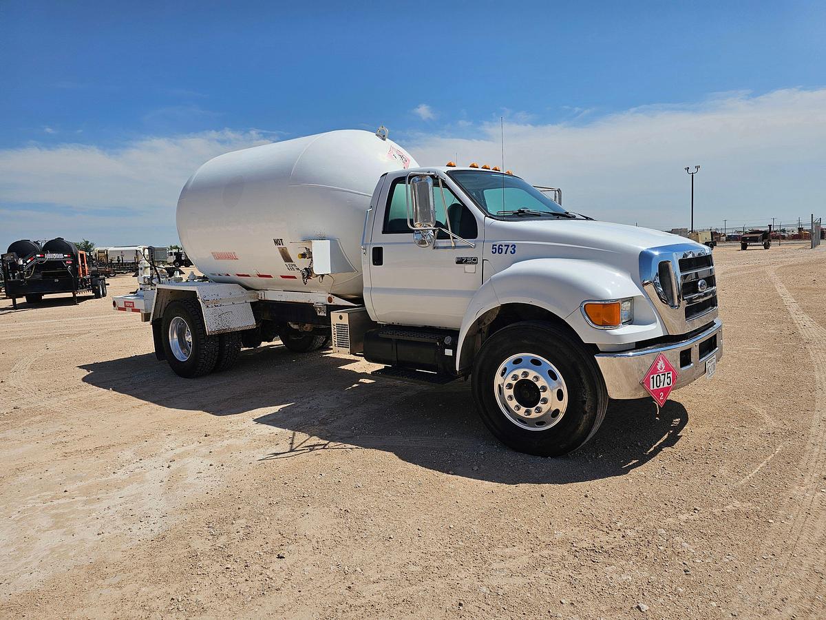 Used 2005 FORD F-750 SUPER DUTY S/A DAYCAB PROPANE TRUCK