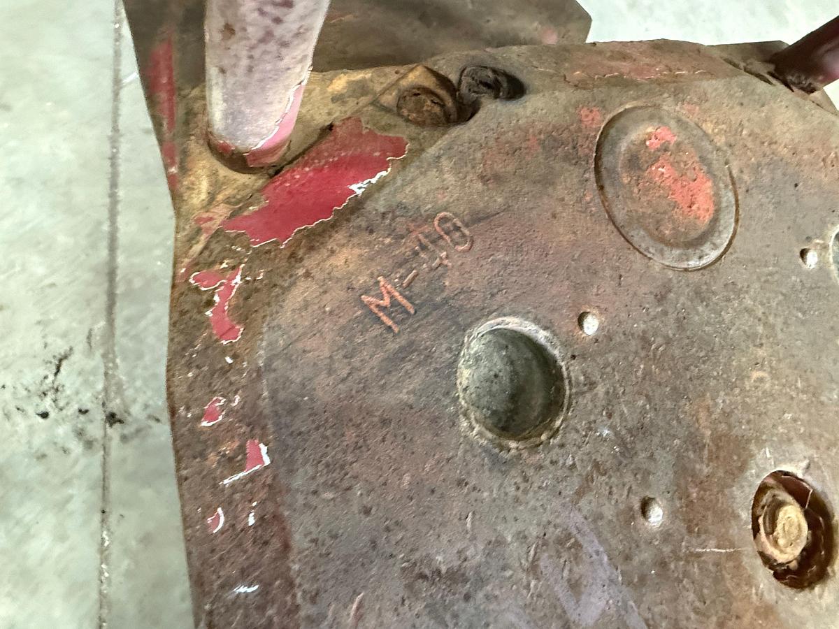 Used OIL COUNTRY M-40 HYDRAULIC ROD TONG W/ HANGER