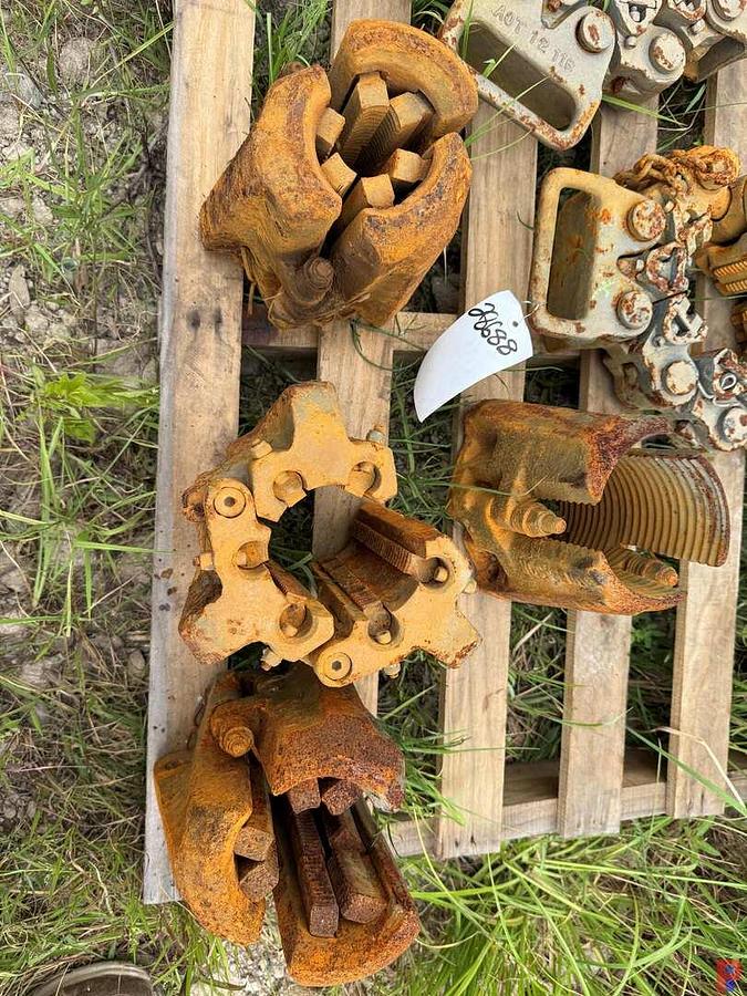 Used (10 X $) (6) AOT TYPE SAFETY CLAMPS & (4) 3-SEGMENT SLIPS W/ INSERTS