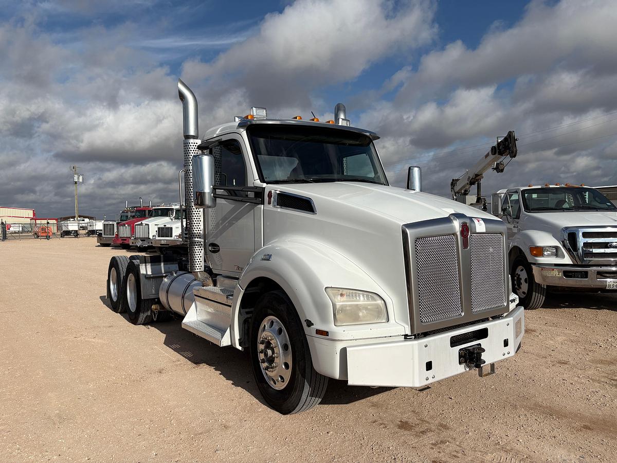 Used 2020 KENWORTH T880 T/A DAYCAB HAUL TRUCK