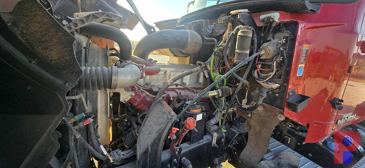 Used 2013 Mack Pinnacle t/a Winch Truck