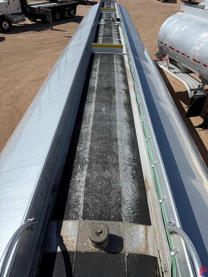 Used 2014 POLAR TANK 9,400 GAL. FUEL TANK TRAILER