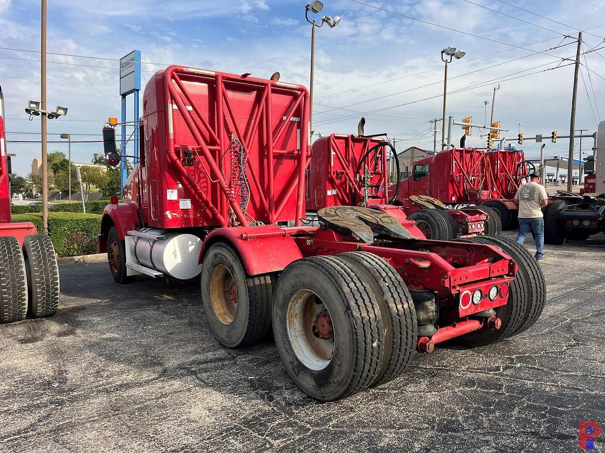 Used 2010 KENWORTH T800 T/A 36” SLEEPER TRUCK