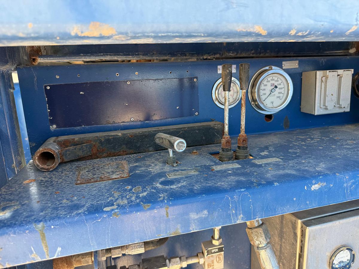 Used SELF CONTAINED 20K WP GREASE INJECTION UNIT COMBO P/B 8.4-KW ISUZU DIESEL GENERATOR
