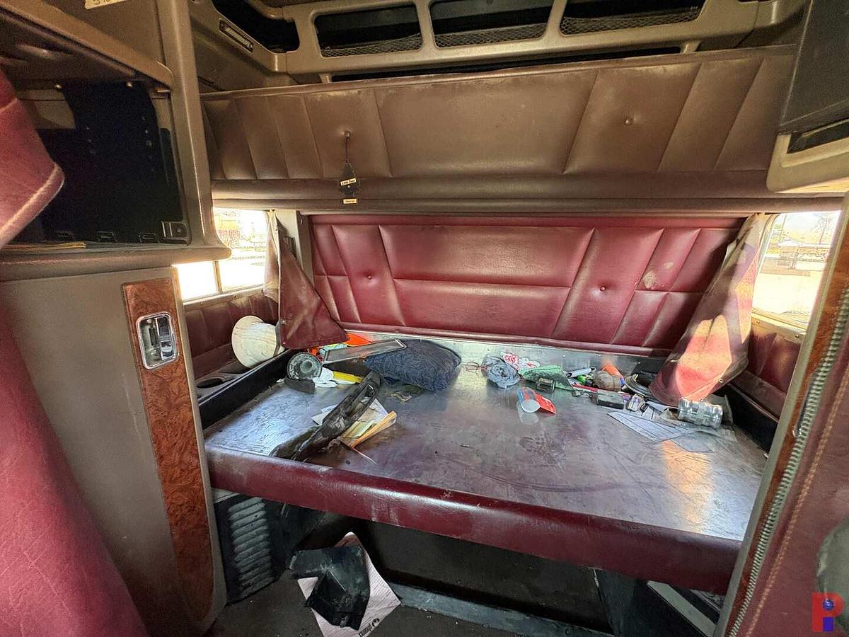 Used 2002 PETERBILT 379 EXT HOOD T/A 68” SLEEPER TRUCK