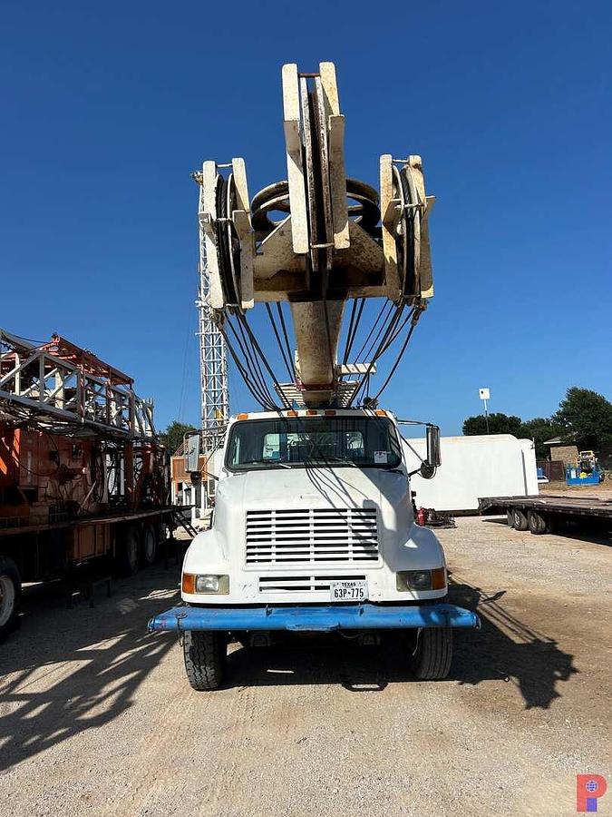 Used STEWART & STEVENSON DD 13" SGL SQUARE POLE RIG MTD ON 2002 INTERNATIONAL 8100 T/A TRUCK