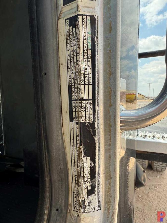 Used 1992 PETERBILT 357 T/A DAYCAB FLATBED WINCH TRUCK