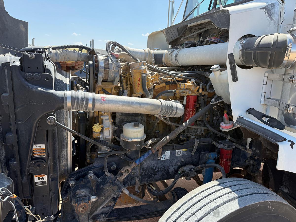 Used 2009 KENWORTH T800 TRI-AXLE HEAVY HAUL DAYCAB TRUCK