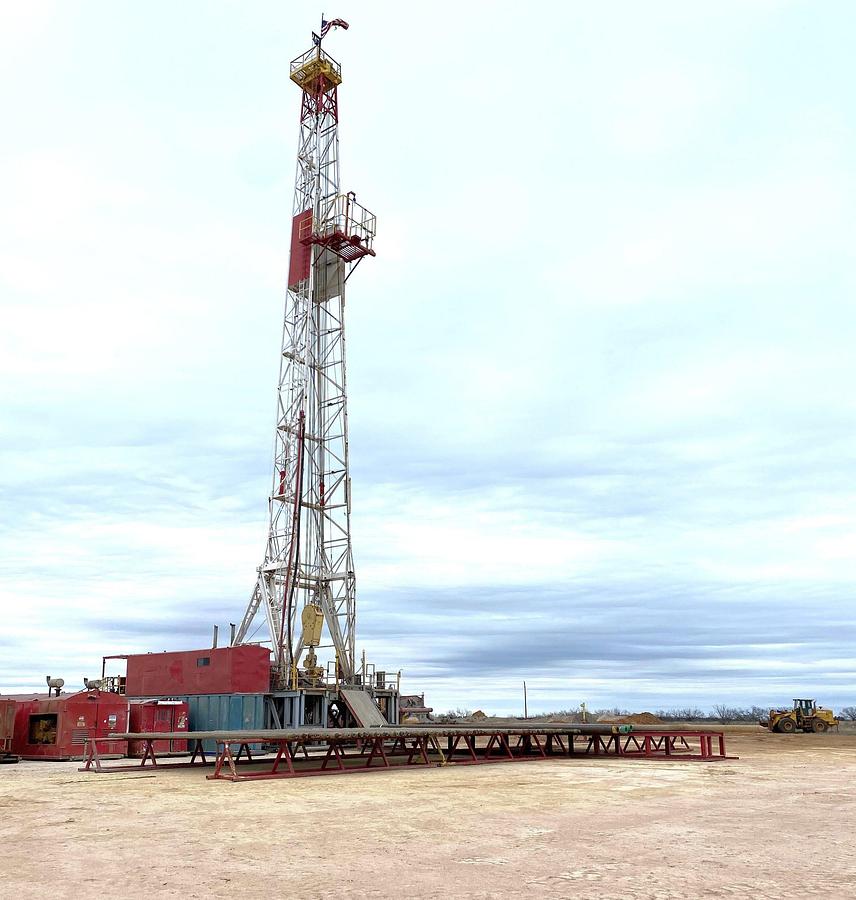 Used NATIONAL 55 SGL DRUM 1000-HP DRAWWORKS 133' X 525K LBS MAST DRILLING RIG PKG.