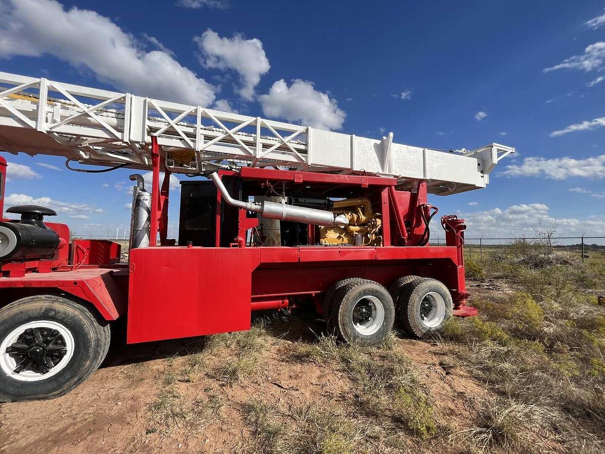 Used 1981 CHICAGO PNEUMATIC CP700 TOP DRIVE WATER WELL DRILLING RIG Package