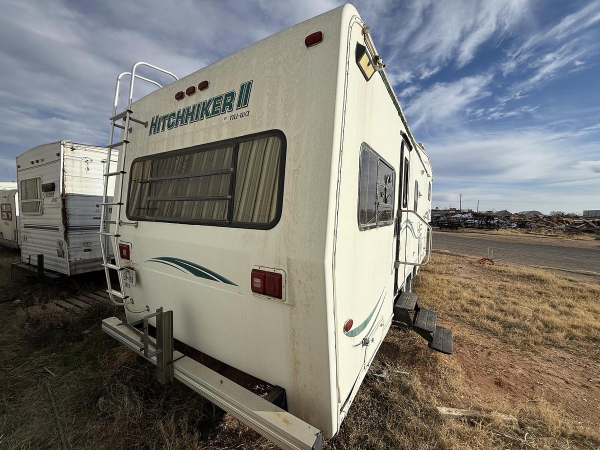 Used NUWA INDUSTRIES HITCHHICKER II 31’ T/A FIFTH WHEEL CAMPER TRAILER