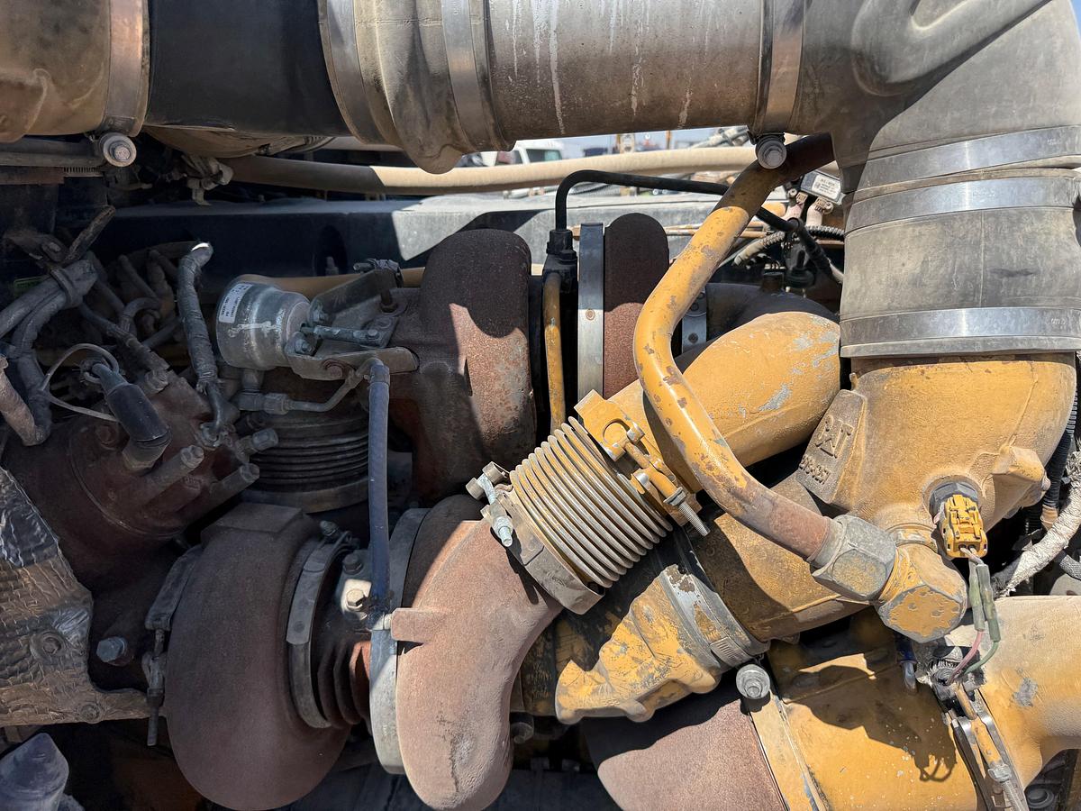 Used 2009 KENWORTH T800 TRI-AXLE HEAVY HAUL DAYCAB TRUCK