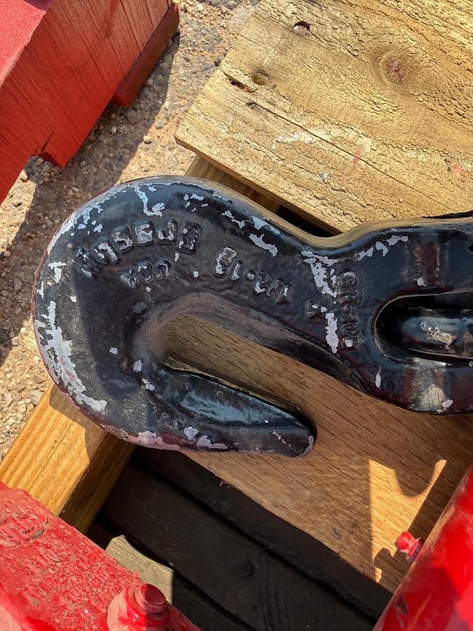 Used PALLET W/ (6) 85K LBS RATCHET BINDERS, SOME UNUSED W/ CROSBY HOOKS