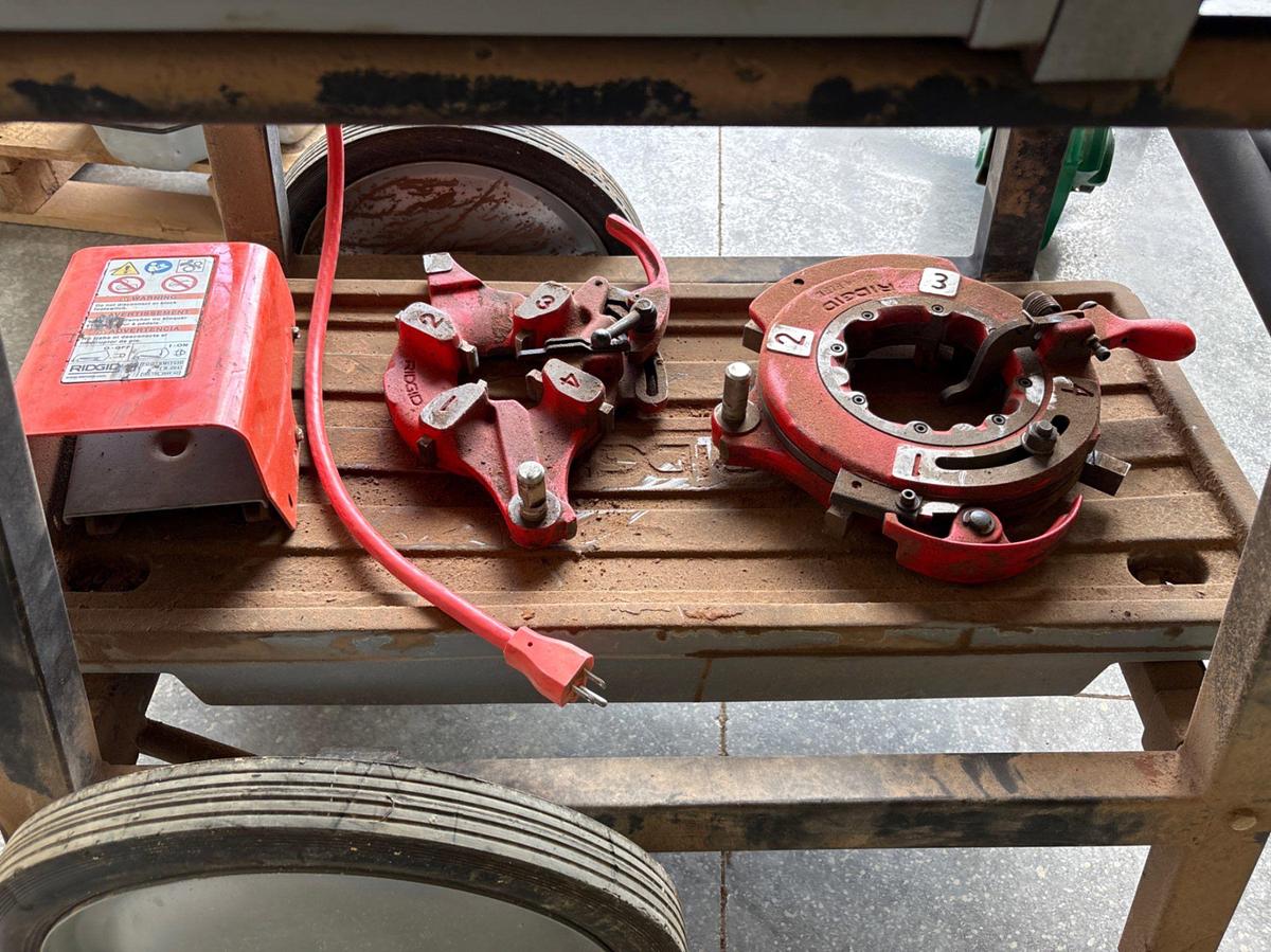 Used Ridgid 1224 pipe threading machine
