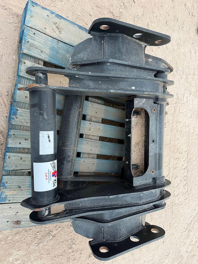 Used (2) CAT 448-1531 QUICK COUPLER ONLY (NO CYLINDER) F/ FRONT LOADER ATTACHMENT