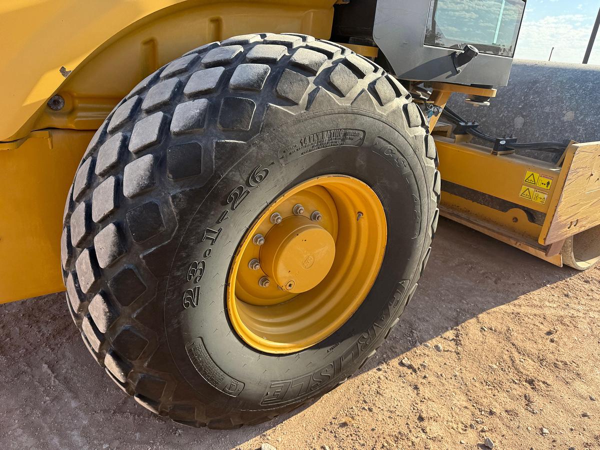 Used 2013 CATERPILLAR CS56B VIBRATORY SMOOTH DRUM COMPACTOR