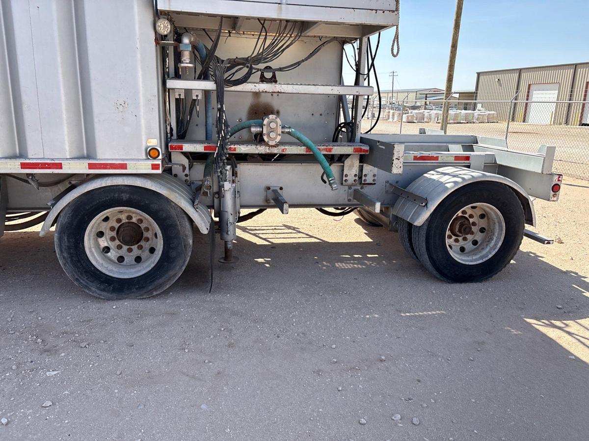 Used 2011 SUREFIRE SF2290 T/A 200BBL OPEN TOP MIXING TRAILER