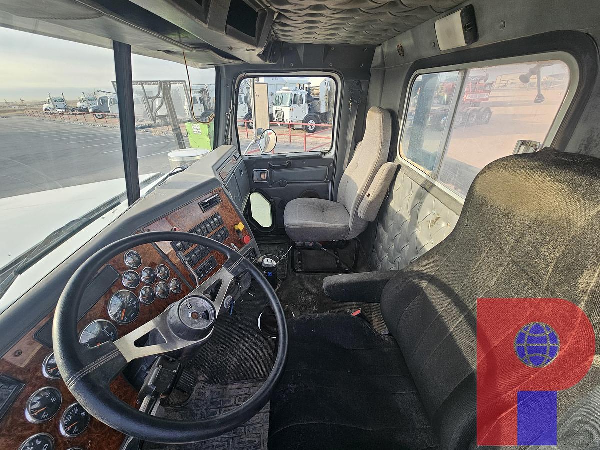 Used 2007 WESTERN STAR 4900 SF T/A DAYCAB WINCH TRUCK